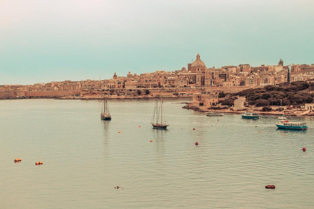Strand Mansions Sliema Bagian luar foto